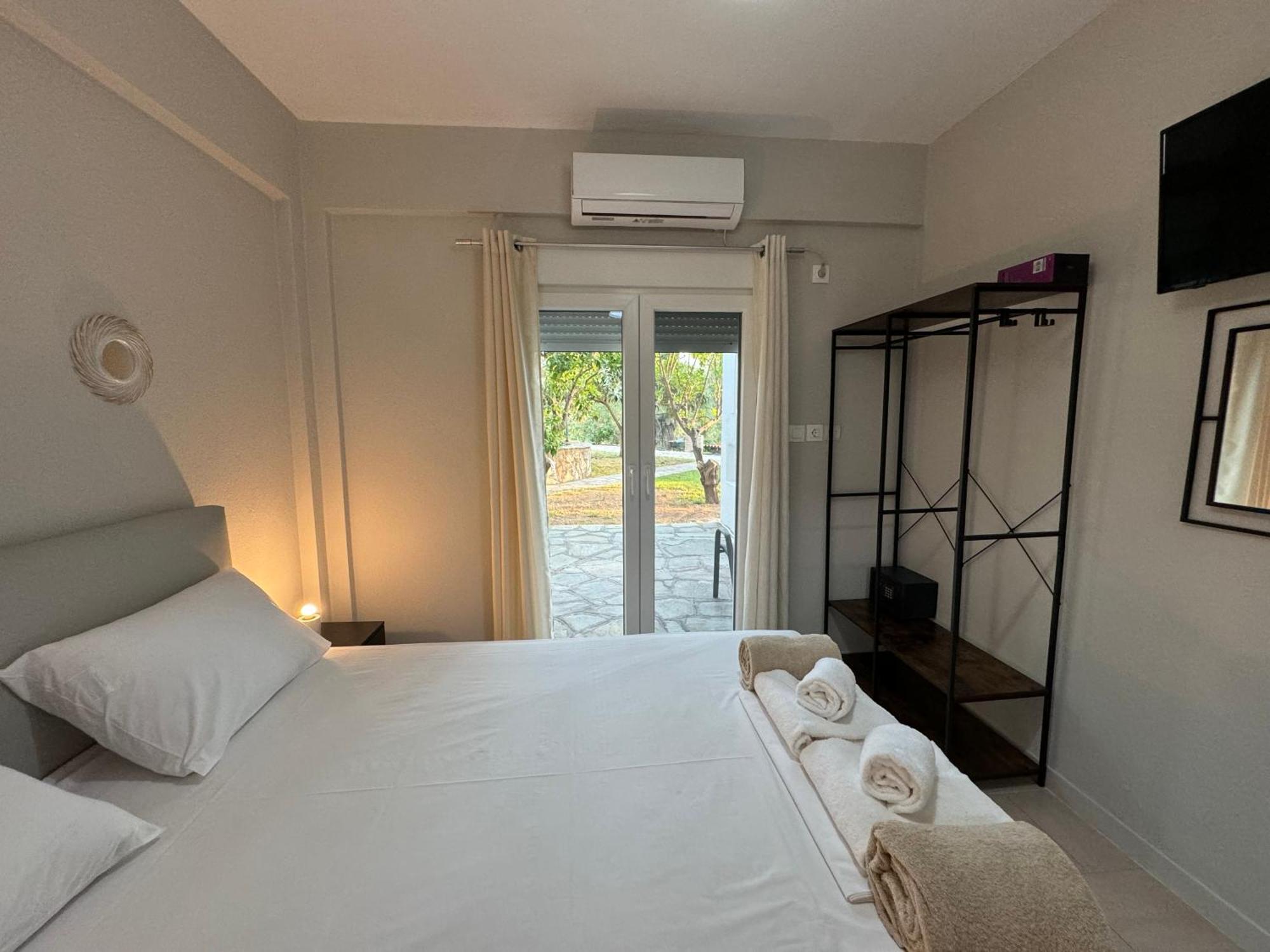 Makis House Hotel Nikiti  Exterior photo