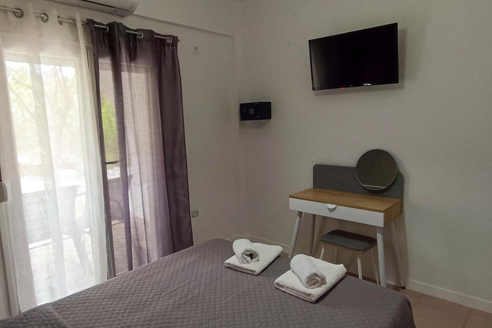 Makis House Hotel Nikiti  Exterior photo