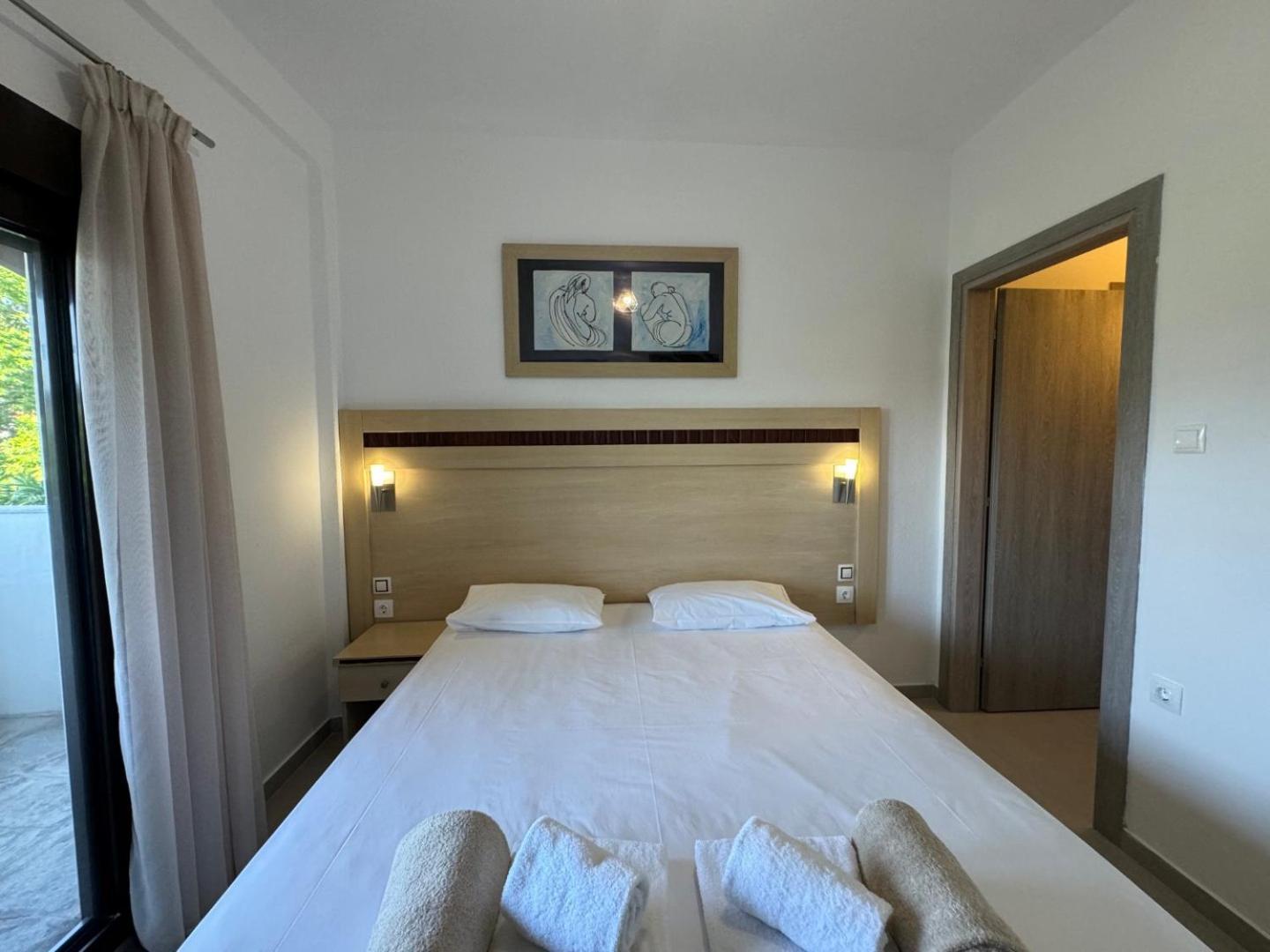 Makis House Hotel Nikiti  Exterior photo